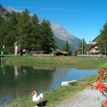 Saas-almagell Sleeps 11 Wifi Apartman *